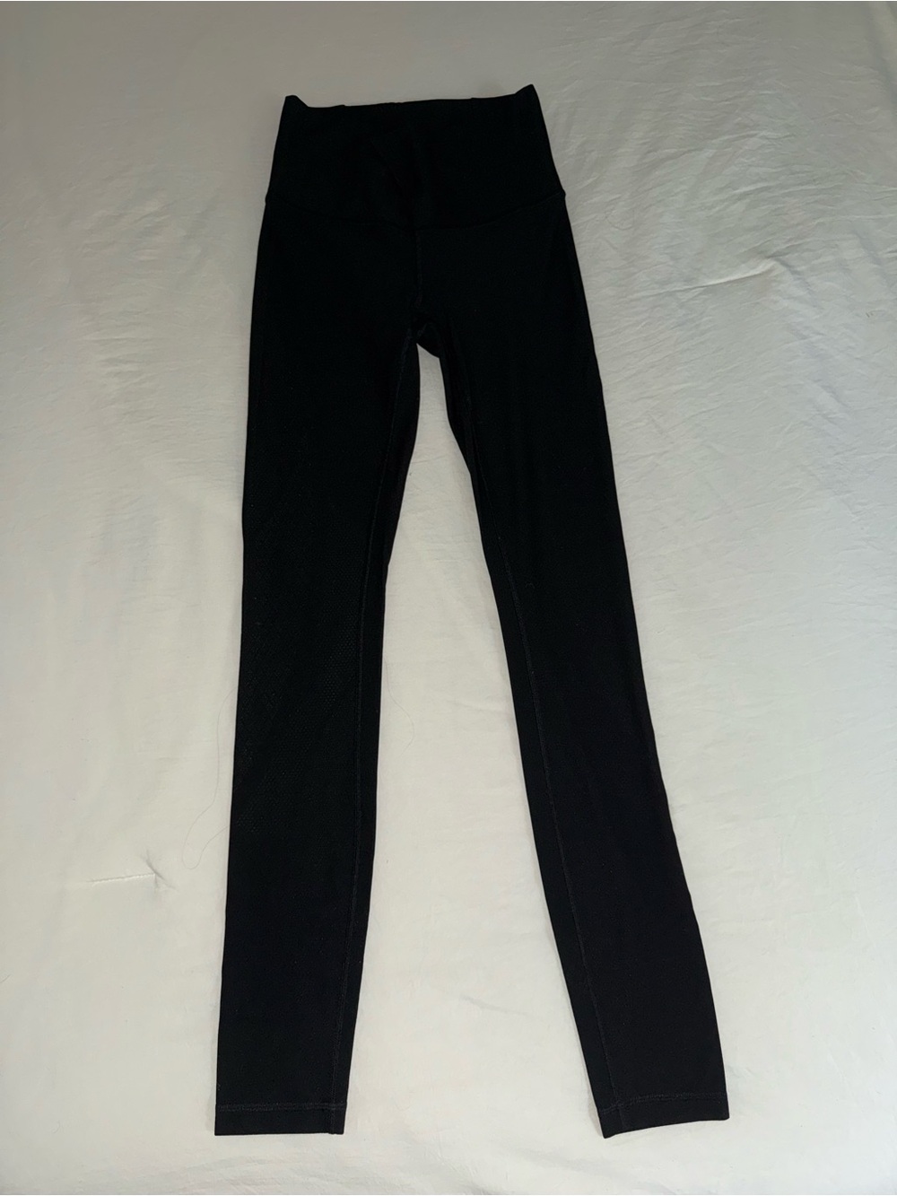 Lululemon Align High-Rise Leggings 28” w/ detailing leg. Size 6